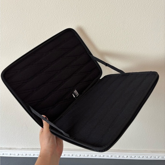 Thule Gauntlet Sleeve MacBook® Pro 14" Laptop Hardshell Case - Picture 3 of 4